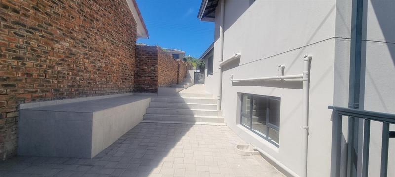 3 Bedroom Property for Sale in Fraaiuitsig Western Cape